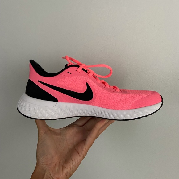 Nike Revolution Running Shoes - Picture 1 of 7